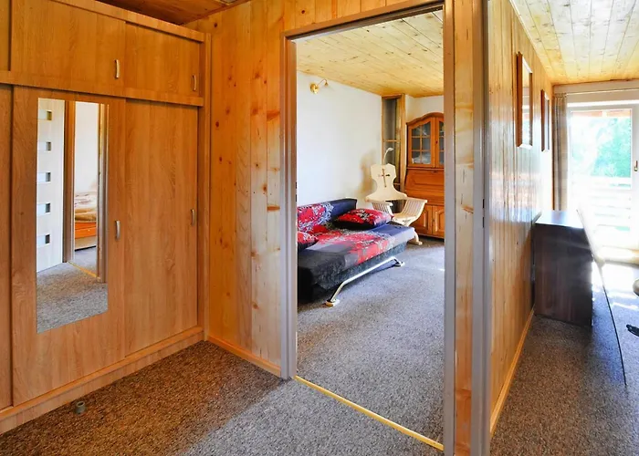 Lakeside Home, Private Garden