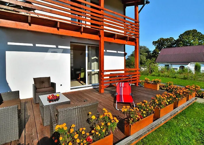 Lakeside Home, Private Garden