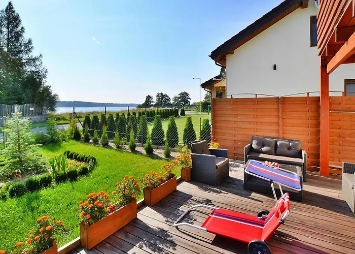 Lakeside Home, Private Garden *