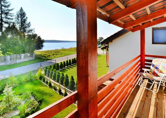 Lakeside Home, Private Garden